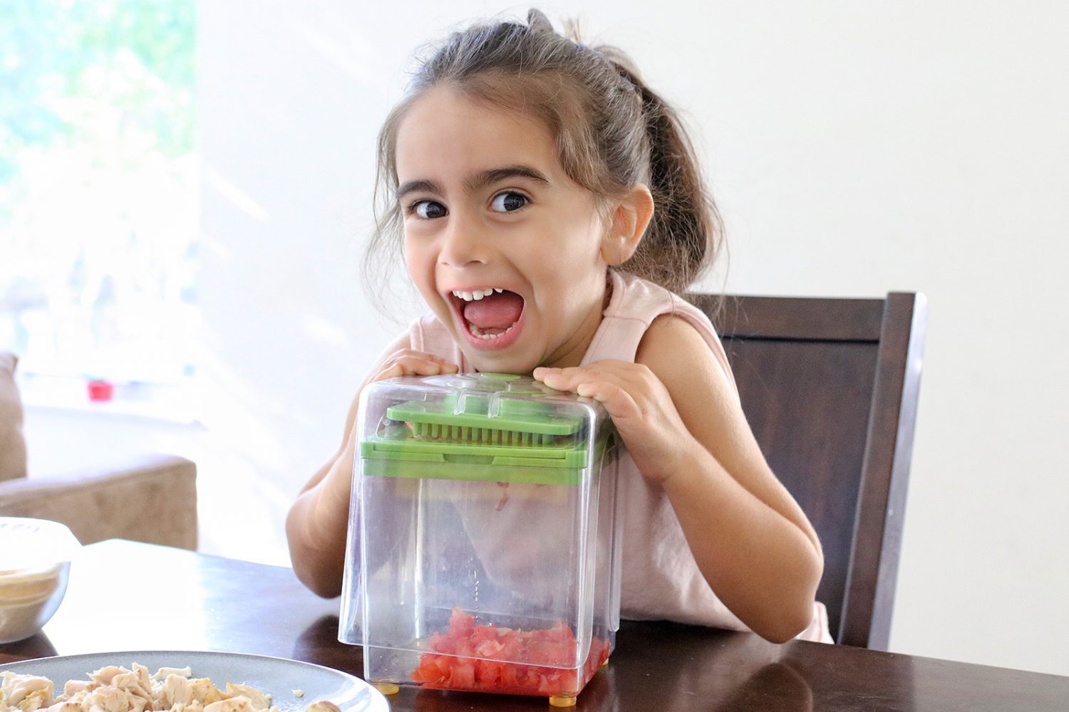 chicken taco bowl, family friendly meals, kid friendly meals kid friendly recipes, recipe, 2019, mom blog, mom blogger, mommy blog, mommy blogger, family blog, parenting blog, the super mom life, thesupermomlife, parenting blogger, family blogger, food blogger