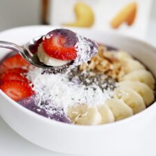 The Best Dairy Free Smoothie Bowl Ever