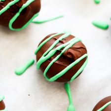 Easy Peppermint Chocolate Truffles