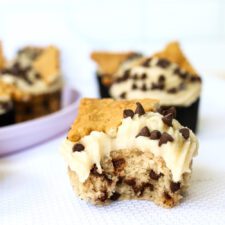 Chocolate Chip Cannoli Cupcakes
