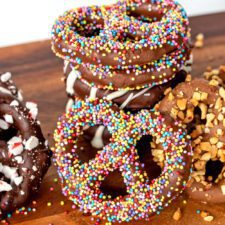 How to Make Chocolate Covered Pretzels