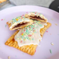 Easy Homemade Strawberry Pop Tarts