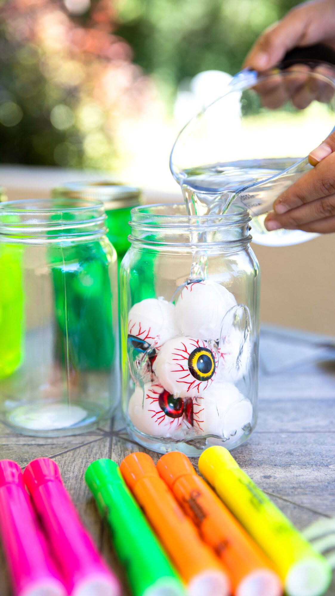 Glowing Eyeball Jar Dollar Tree Halloween Craft - The Super Mom Life