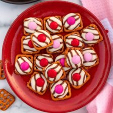 Valentine Pretzel Hugs